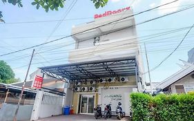 Reddoorz Near Mall Ratu Indah 3